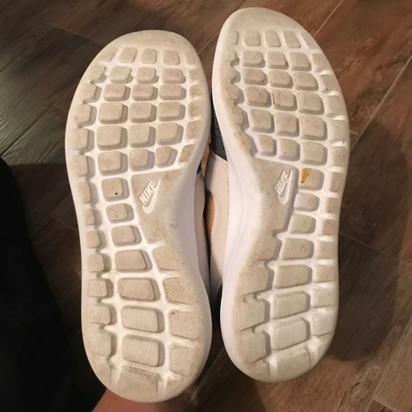 Nikes - Picture 5 of 5